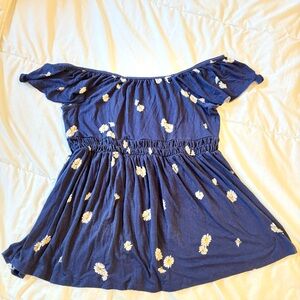 ⭐️ Torrid Daisy Top